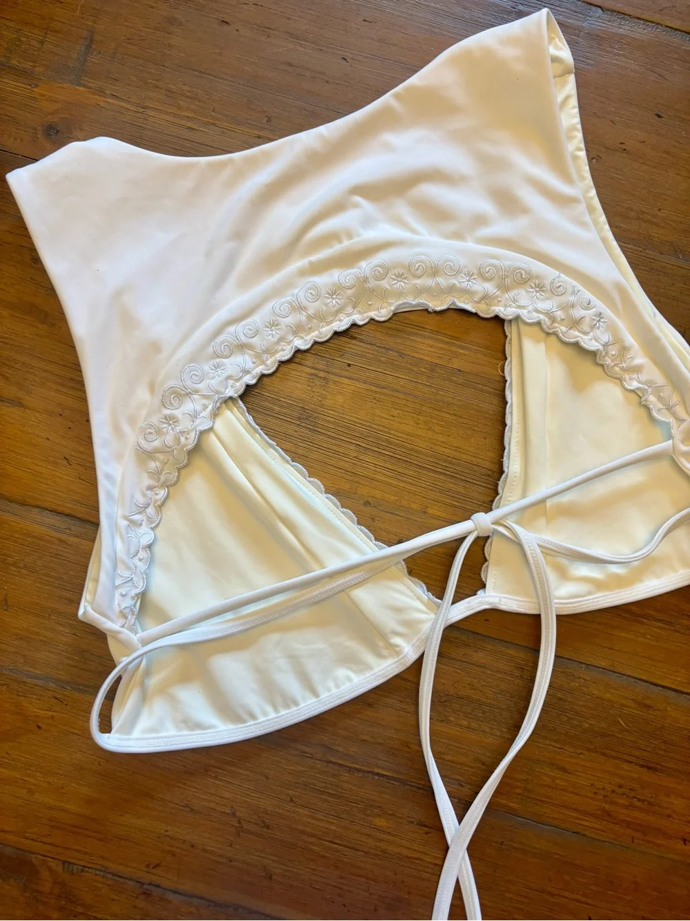NWOT Frankie’s bikinis white embroidered swim top